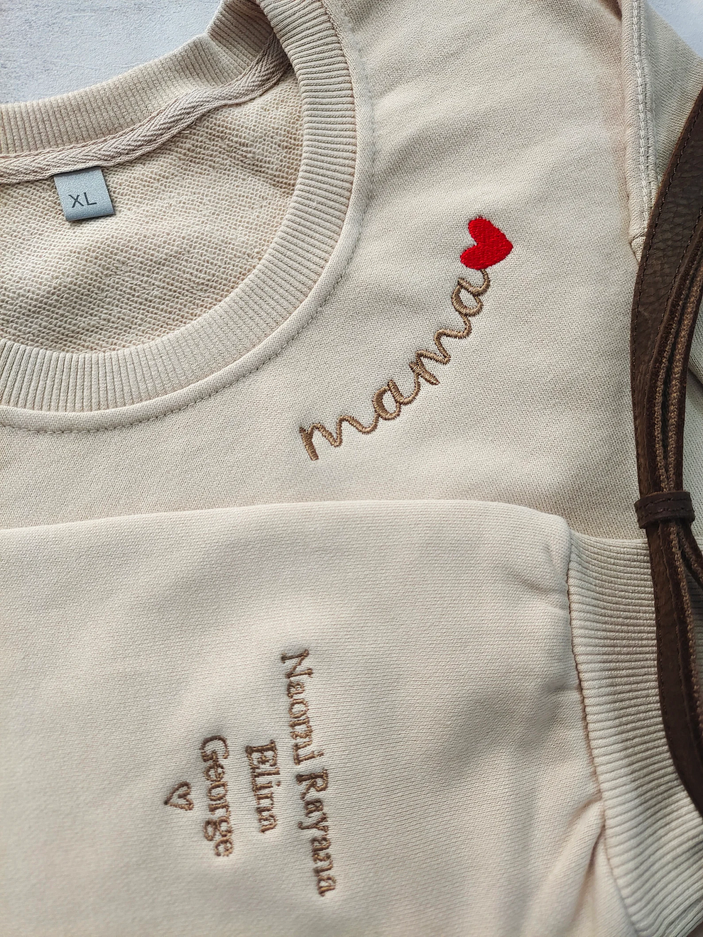 カスタムママ刺繍スウェットシャツ、子供の名前入りカスタムママクルーネック