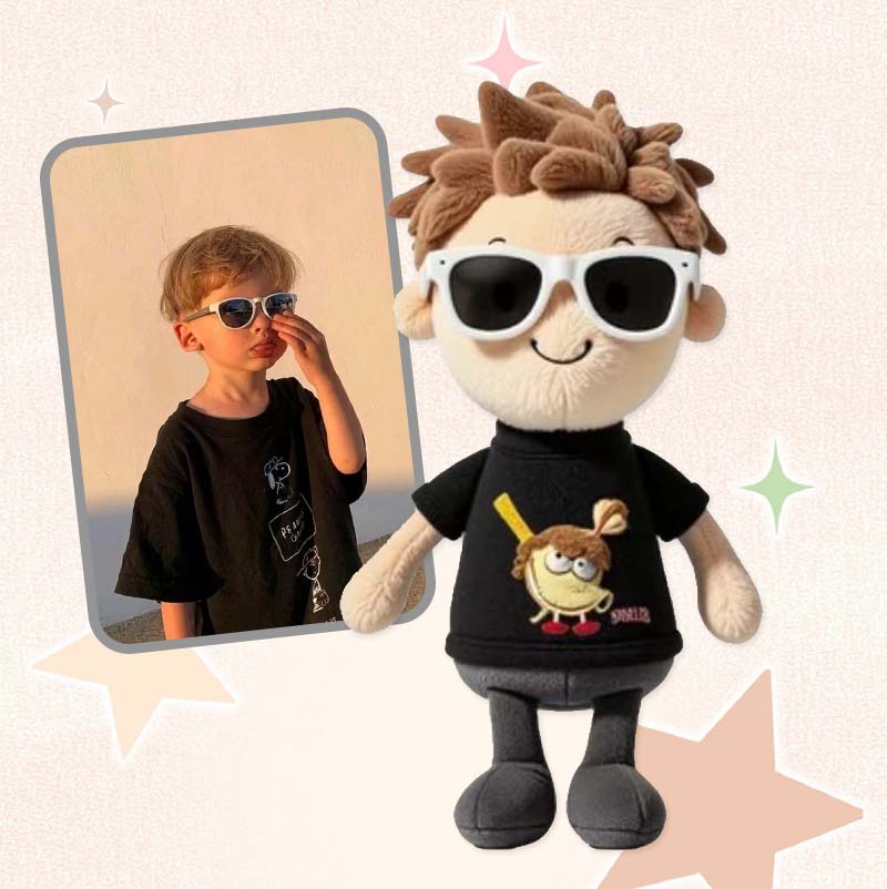 男の子のぬいぐるみの写真が入ったパーソナライズされたキーホルダー