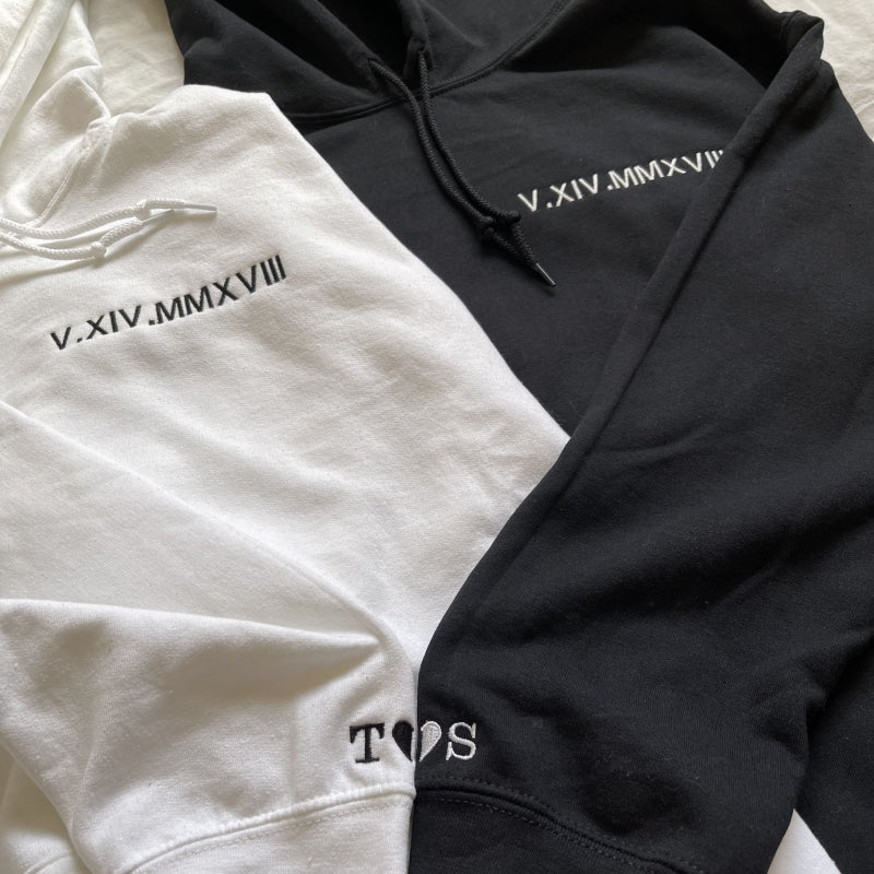 カスタム刺繍カップルパーカーカスタム刺繍ローマ数字日付カップルスウェットシャツブリッジ/花嫁介添人/記念日のギフト