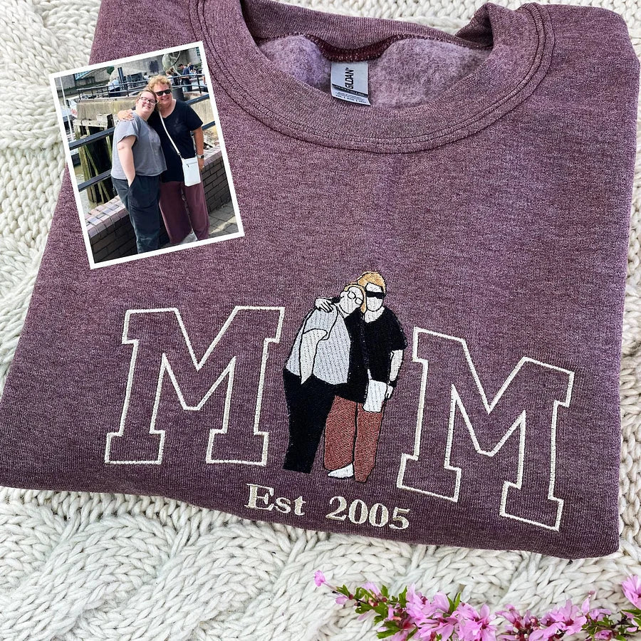 カスタムママスウェットシャツ、フォトパーカー、刺繍ママと子供の肖像画、バーシティシャツ、ママのためのパーソナライズ刺繍シャツ