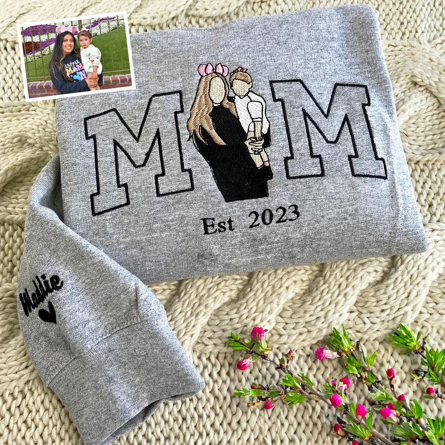 カスタムママスウェットシャツ、フォトパーカー、刺繍ママと子供の肖像画、バーシティシャツ、ママのためのパーソナライズ刺繍シャツ