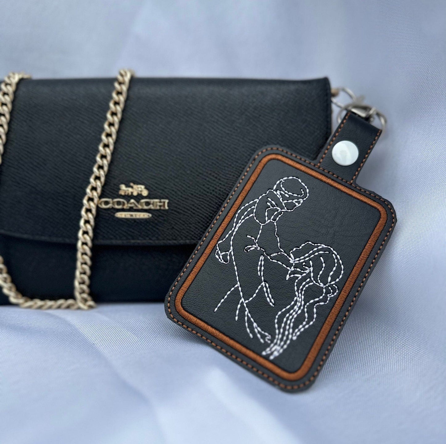 パーソナライズされたラインアート刺繍キーチェーン | ポートレートキーチェーン | パーソナライズされたギフト | カスタムキーチェーン | 刺繍キーチェーン