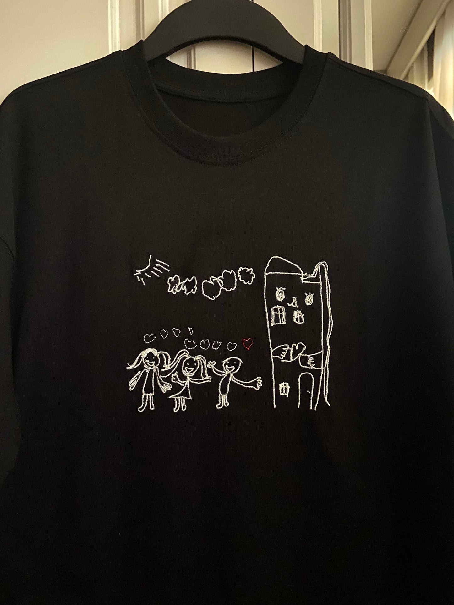 刺繍入りのカスタムキッズ写真描画Tシャツスウェットシャツは、ママ、パパ、叔母、姉妹へのパーソナライズされたユニークな特別なギフトです。