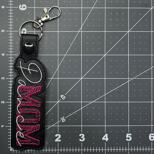 ダンスママキーチェーン - お母さんへの手作り刺繍ギフト - キーリングまたはバッグチャーム