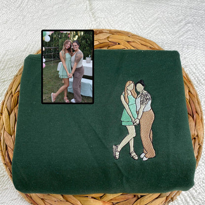 写真からカスタム刺繍されたポートレートスウェットシャツ、カップルクルーネック、記念日シャツ、ガールフレンド、ボーイフレンド、LGBTへの誕生日カップルギフト