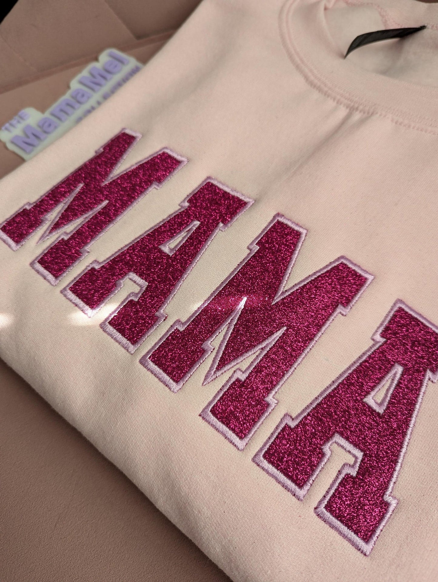 スパークリングママグリッターアップリケ刺繍スウェットシャツ、カスタムグリッタークルーネック、かわいいグリッターママ刺繍セーター、バレンタインはギフト