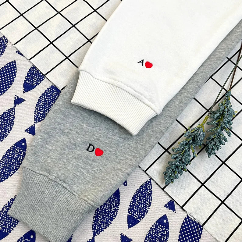 カスタム刺繍スウェットシャツ、カスタム刺繍パーカー、カスタム写真ポートレート、カスタム刺繍シャツ、家族の顔なしポートレートギフトカップル
