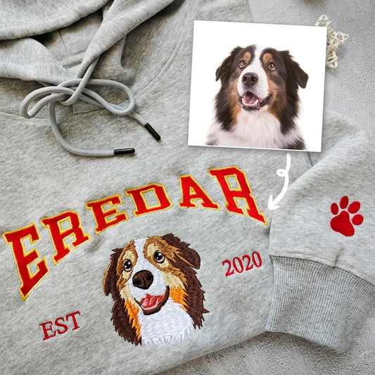 あなたの写真からカスタム刺繍されたヴァーシティペットスウェットシャツ、犬の名前入りパーカー、犬の飼い主へのギフト。ペット愛好家へのギフト